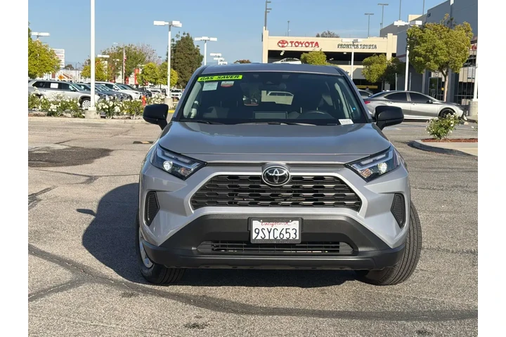 $31270 : Toyota RAV4 2025 LE 4dr SUV image 2