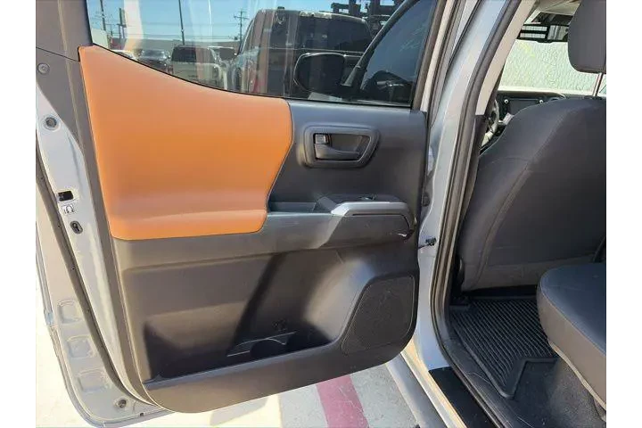 $28600 : Toyota Tacoma 2019 4x2 TRD O image 6