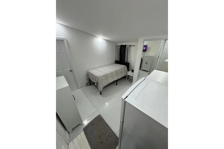 $900 : Se Renta Habitación (Miami) image 4