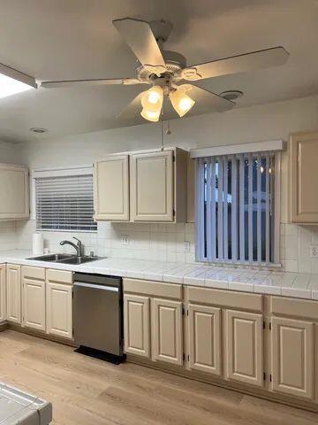 $1200 : Available 3 & 2 BEDROOM image 5