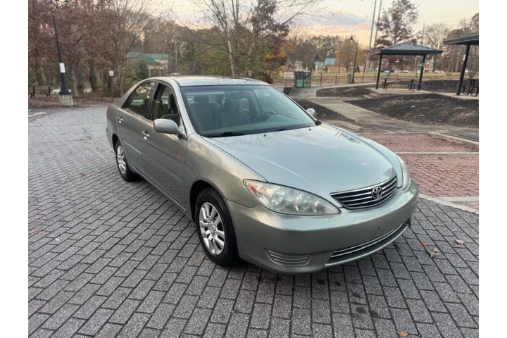 $4800 : 2005 Camry SE image 3