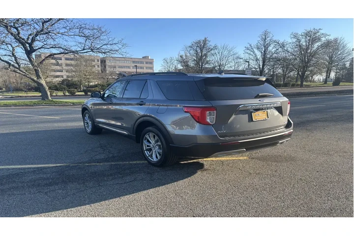 $33985 : Ford Explorer 2022 AWD XLT 4 image 4
