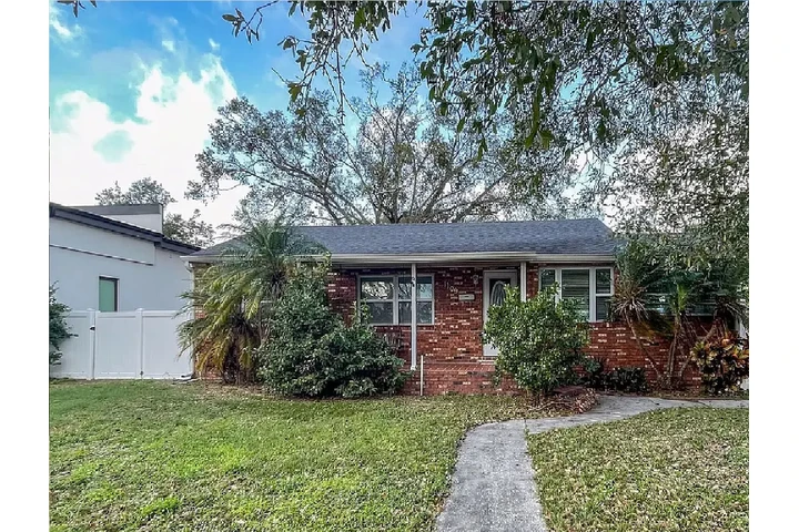$950 : freshly painted, charming home image 1