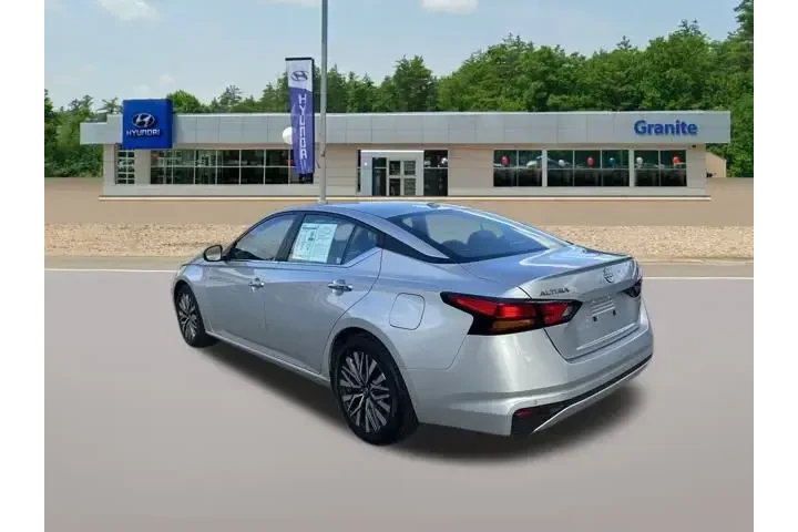 $16990 : Nissan Altima 2023 2.5 SV 4d image 9