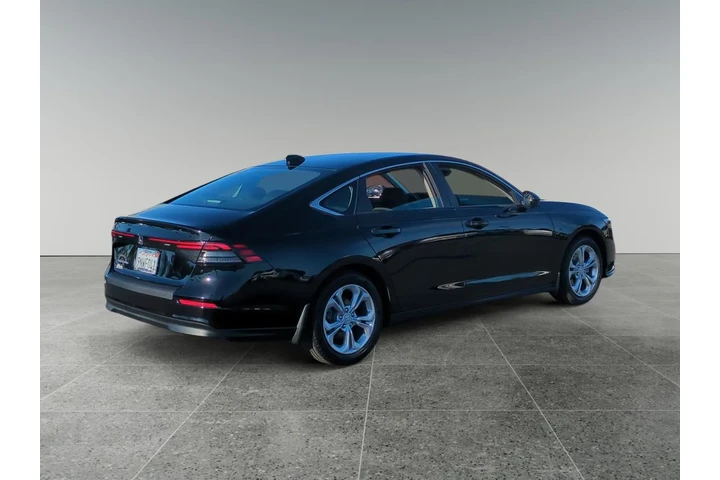 $26687 : Honda Accord 2024 LX 4dr Sed image 5