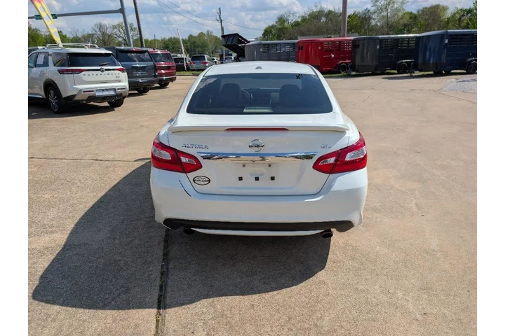 2016 Altima image 7