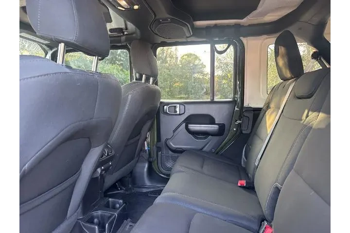 $24395 : Jeep Wrangler Unlimited 2021 image 7