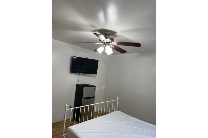 $950 : Renta de cuarto image 5