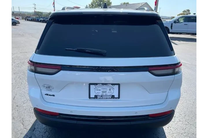 $31988 : Jeep Grand Cherokee 2023 4x4 image 6