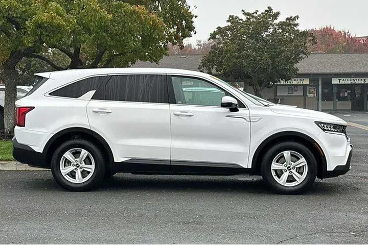 $19391 : Kia Sorento 2022 LX 4dr SUV image 7