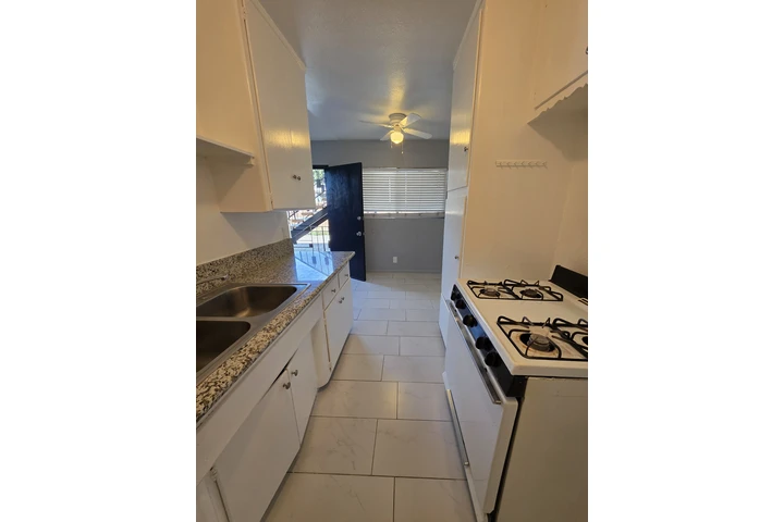 $1800 : Apartamento De Renta image 3