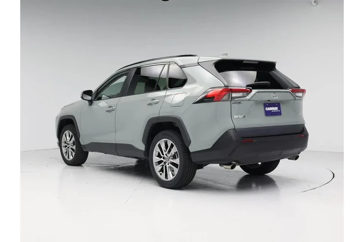 $29998 : Toyota RAV4 2020 XLE Premium image 2
