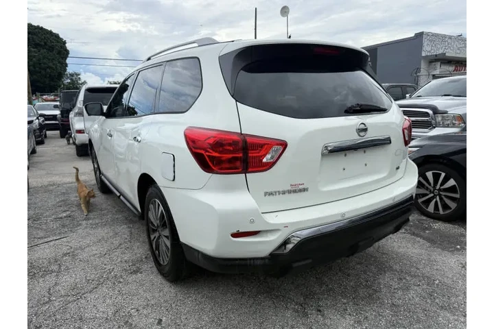 $9300 : 2018 Pathfinder Platinum image 7