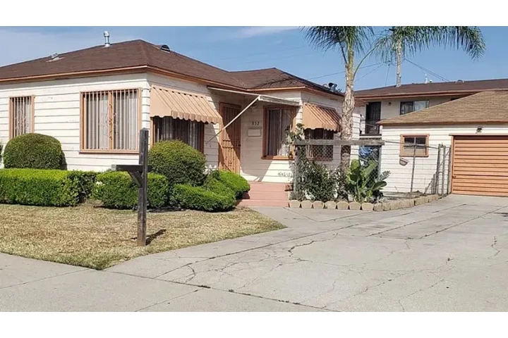 $2499 : Montebello. Kitchen with newer image 1