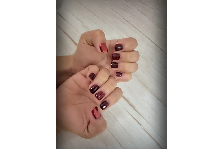 Manicurista colombiana image 3