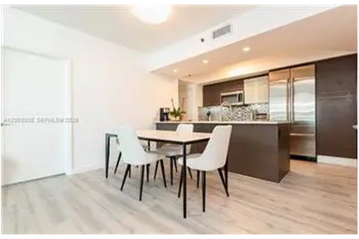 $4000 : Rental property with 2 bedro image 1