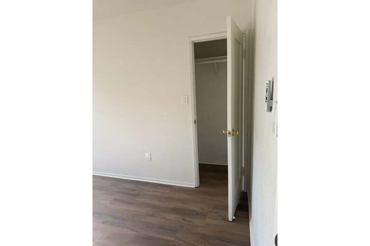 $1250 : SE RENTA CUARTO image 1