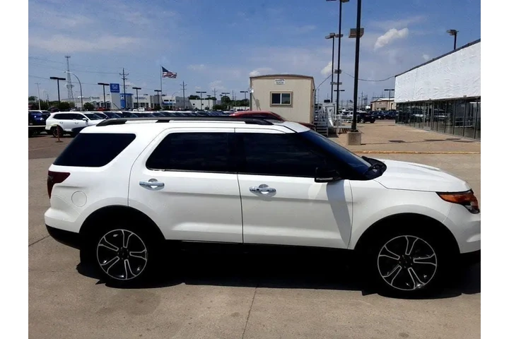 $11990 : 2013 Explorer Sport image 5