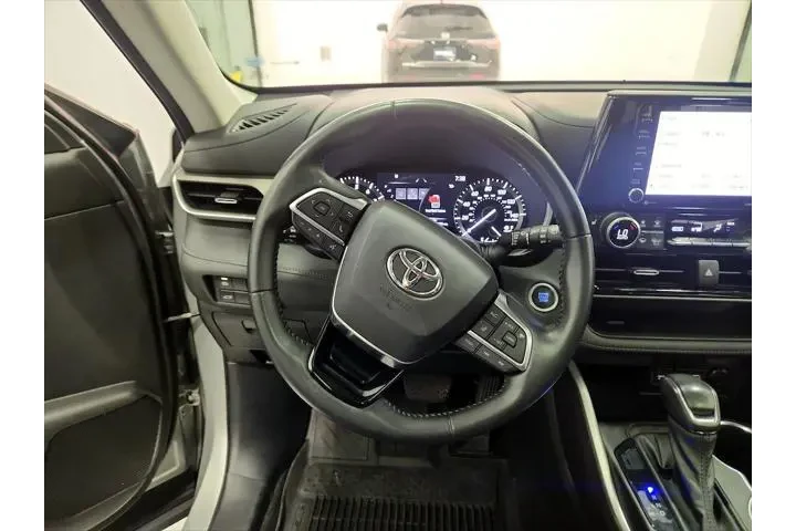 $31998 : Toyota Highlander 2021 XLE 4 image 10