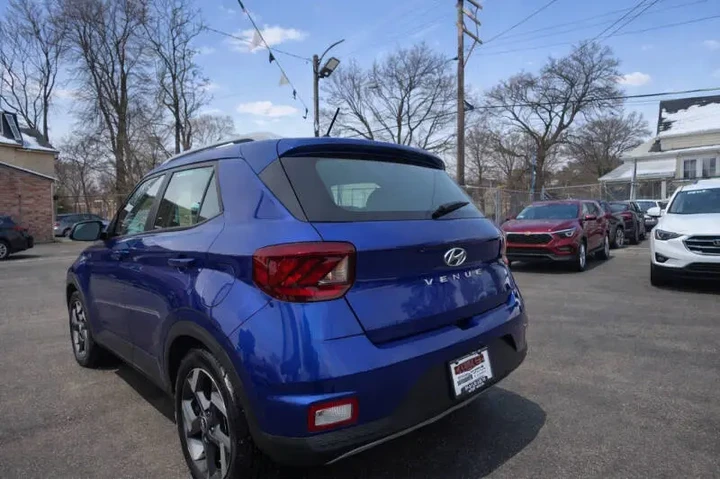 $18995 : 2023 Venue Limited image 6