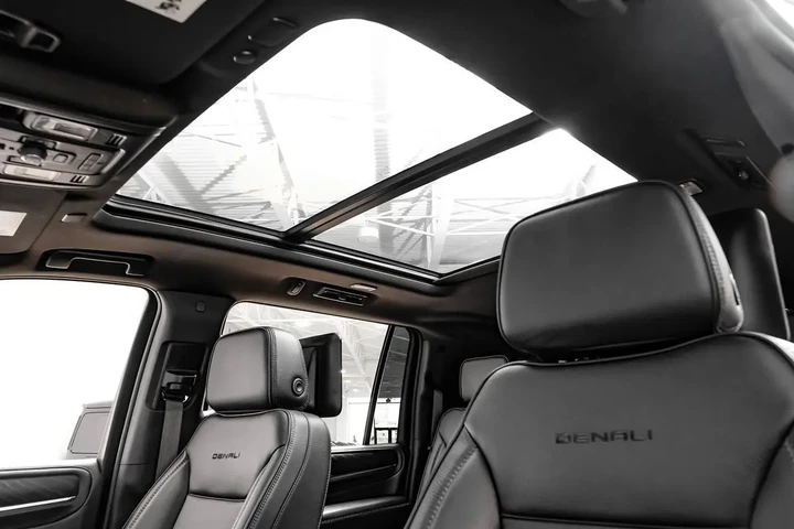 $73790 : 2024 Yukon XL Denali image 6