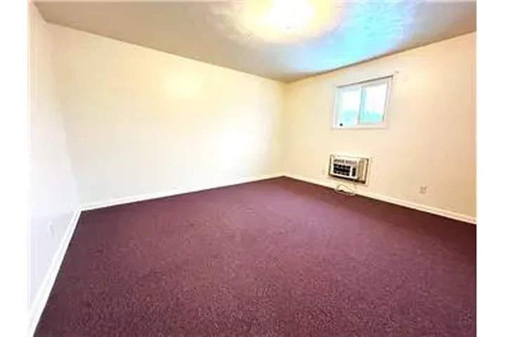 $595 : Rental property with 2 bedro image 9