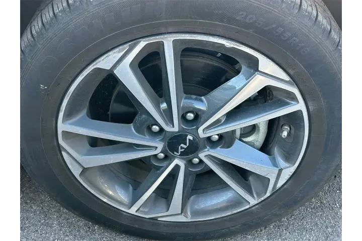 $14653 : Kia Forte 2024 LXS 4dr Sedan image 5