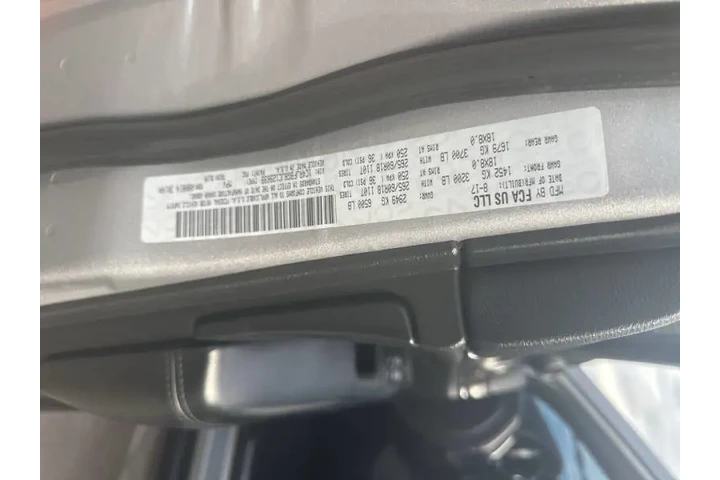 2018 Grand Cherokee Limited image 9