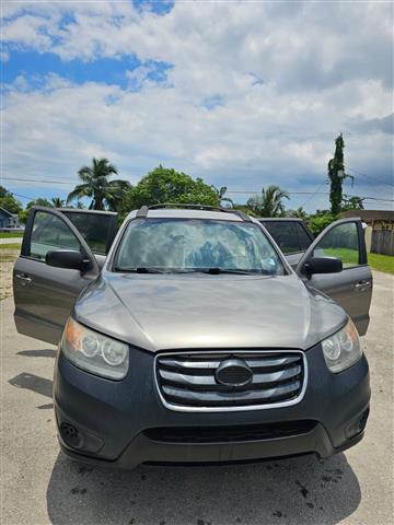 $4500 : Hyundai Santa Fe 2012 image 9