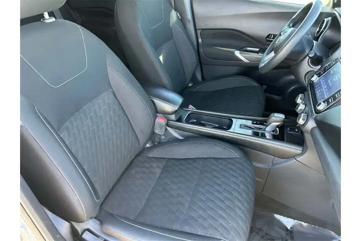 $17104 : Nissan Kicks 2023 SV 4dr Cro image 10