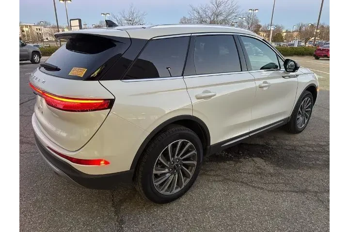 $37000 : Lincoln Corsair 2023 AWD Res image 10