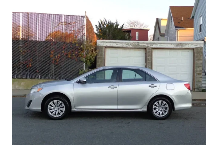 $9950 : 2014 Camry LE image 7