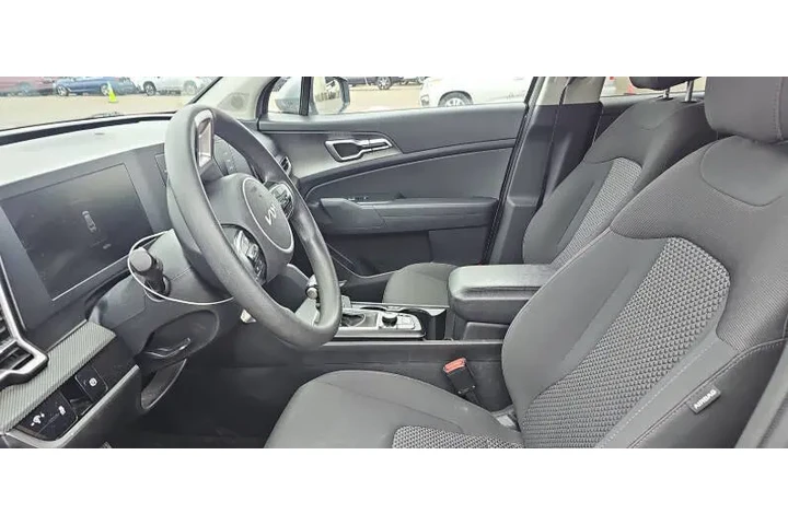 2023 Sportage LX image 9