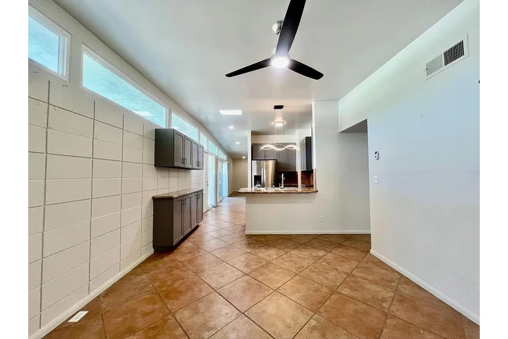 $1000 : 3 spacious bedrooms for rent image 4