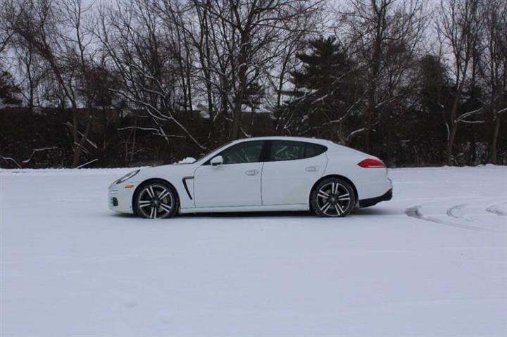 2015 Panamera image 3