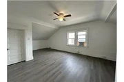 $450 : Rental property with 1 bedro thumbnail