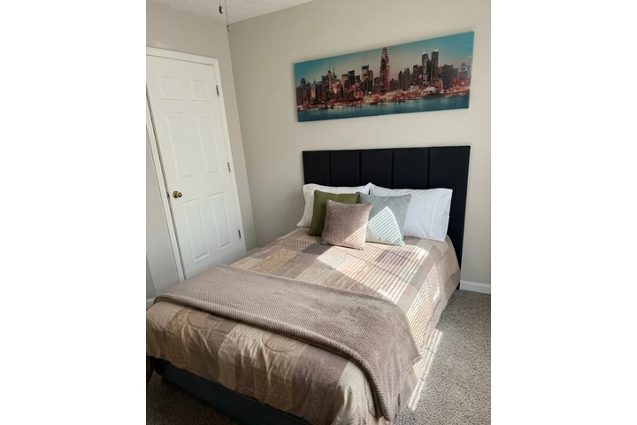 $740 : Rento habitación Lawrenceville image 2