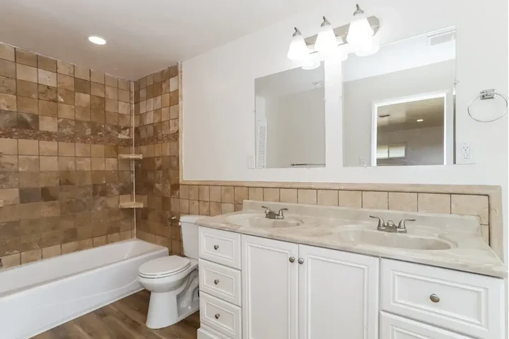 $1800 : Charming 708 Norwich Ct House image 5