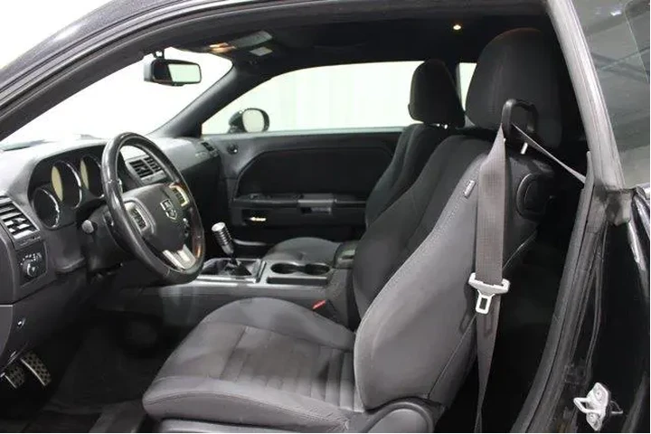 $15982 : Dodge Challenger 2014 R/T 2d image 3