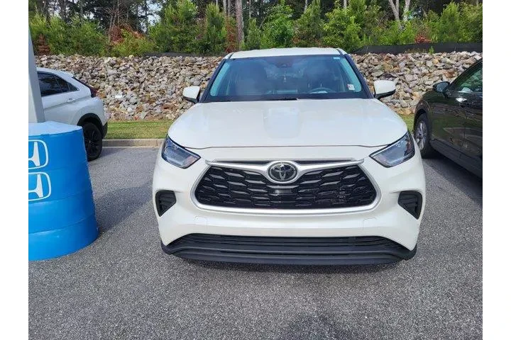 $29450 : Toyota Highlander 2021 L 4dr image 2