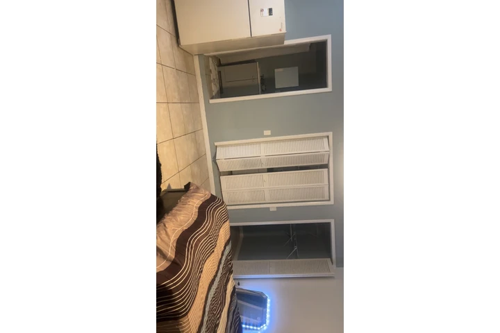 $1200 : EFFICIENCY FOR RENT image 5