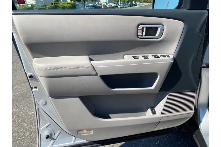 $13750 : 2012 Pilot EX-L image 8