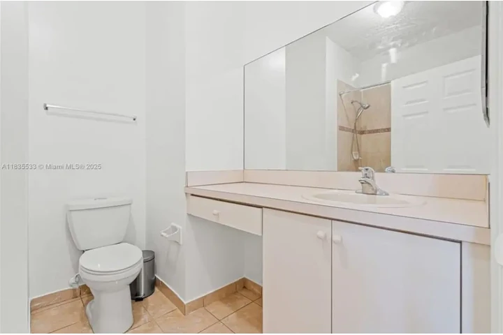 $2500 : Se renta Townhouse en Homested image 10