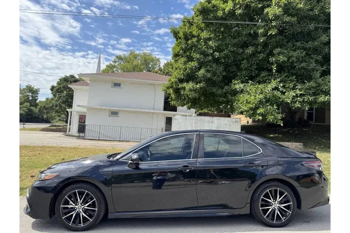 $16999 : 2021 Camry SE image 4