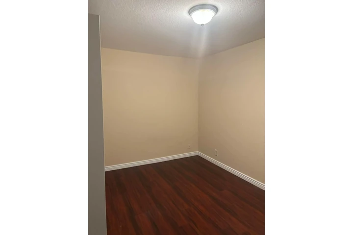 $750 : rento sala image 1