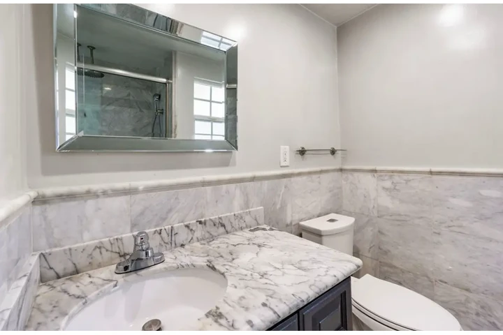 $2500 : 3 Bed House in Vermont Square image 9