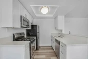 $1200 : Vive en Koreatown, LA thumbnail