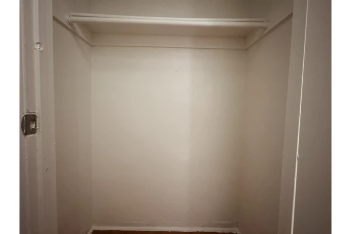 $1400 : Korea town Studio image 5