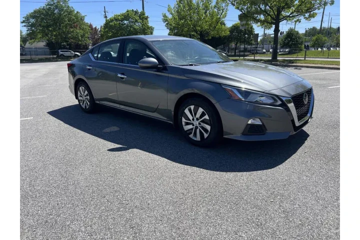 $11900 : 2019 Altima 2.5 S image 5