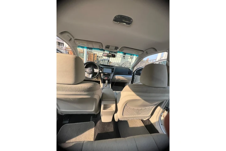 $4000 : Subaru Legacy 2.5 2011 image 2